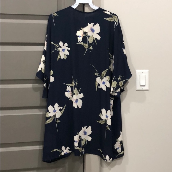 RESTOCKED NWT Navy Blue Floral Kimono Cardigan - Picture 6 of 8